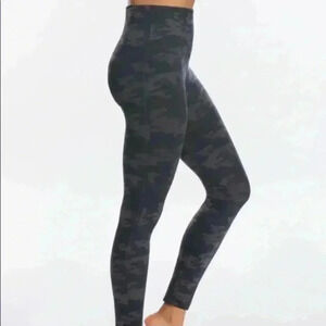 Spanx look at me now camo leggings‎ NEW small